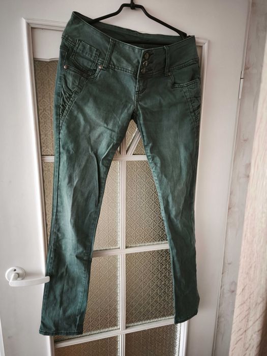 Jeansy damskie w kolorze zielonym