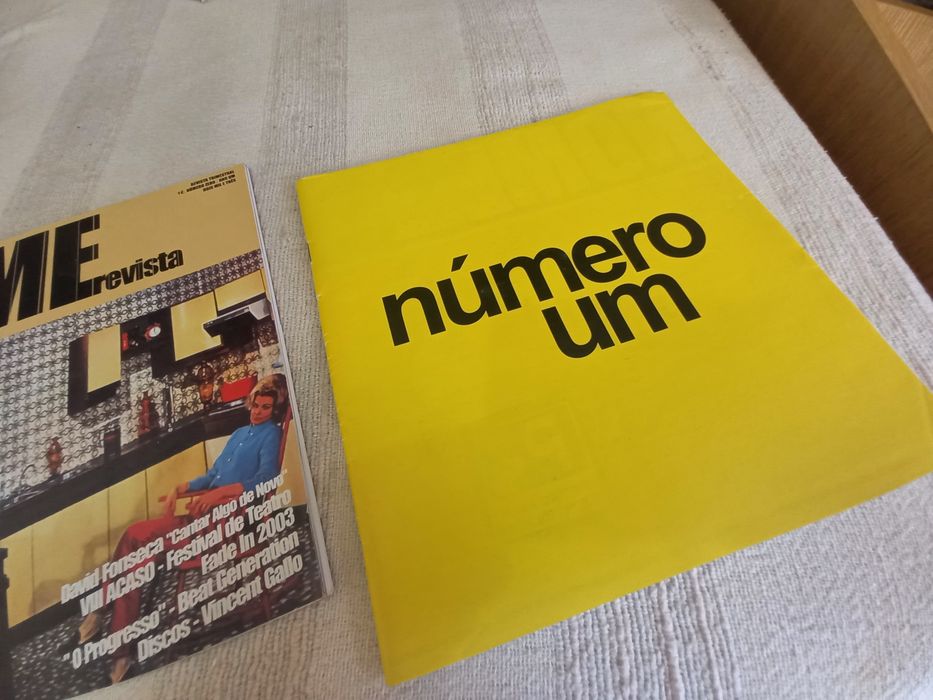 Dois exemplares revista Nome anos noventa Leiria