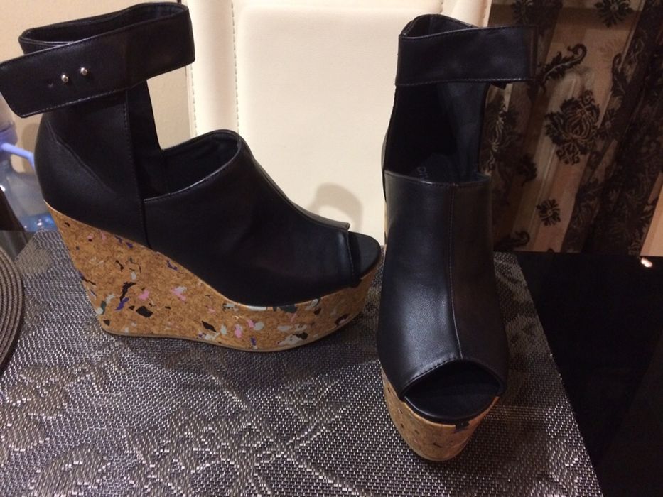 Продам ботильоны. Кожзам.