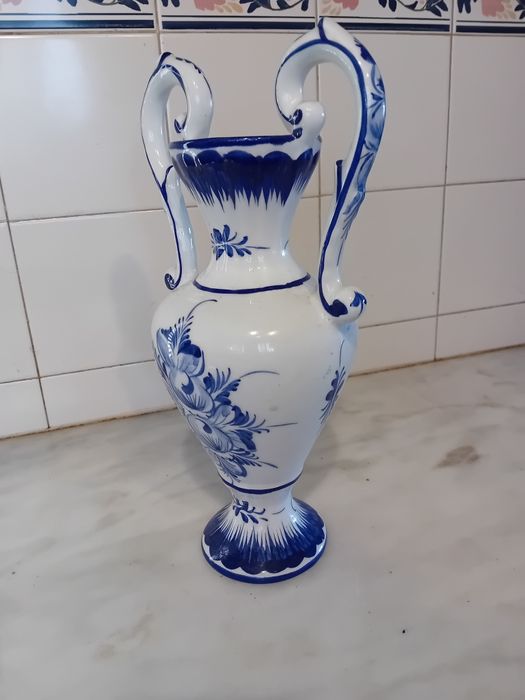Jarra Antiga em Porcelana