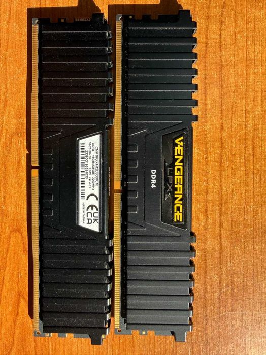 Kit 16 GB (2x8) Corsair Vengeance LPX DDR4-3000 CL16
