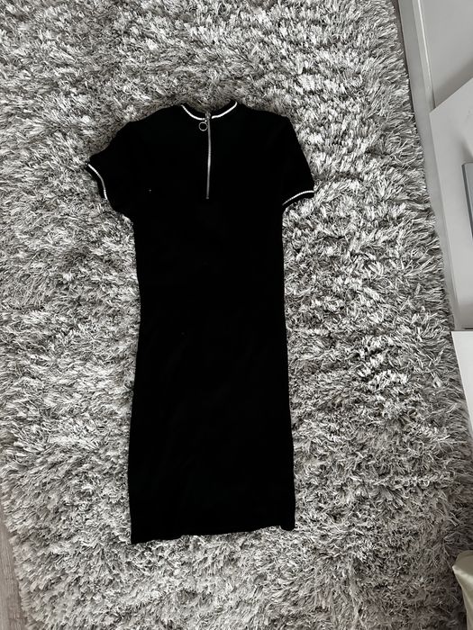 Obcisła sukienka z wiskozy z zamkiem