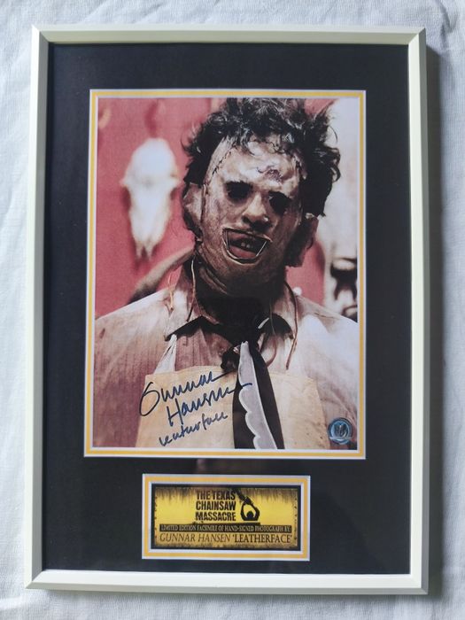 Moldura Filme The Texas Chainsaw Massacre - Leatherface com Autógrafo