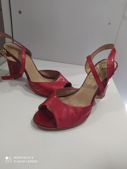 Buty letnie damskie skórzane 38 rozmiar ,markowe.