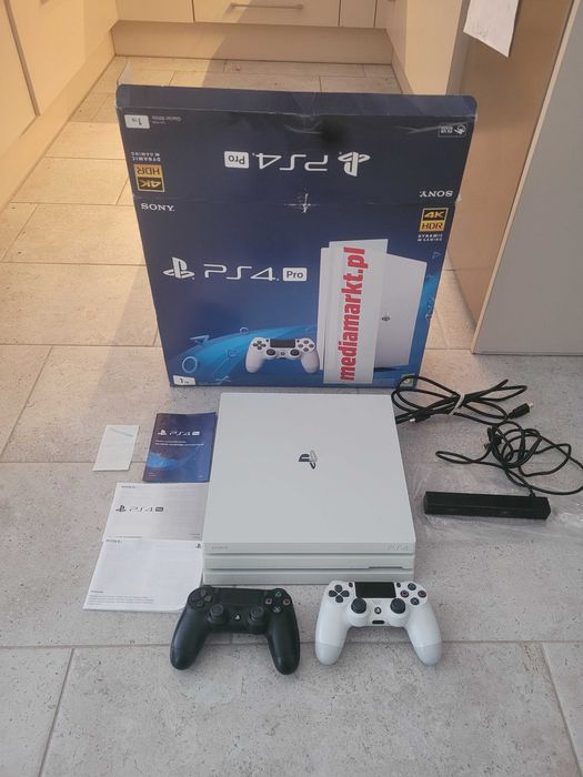 Ps4 Pro  1TB Glacier White + 2 pady + kamera Ps4