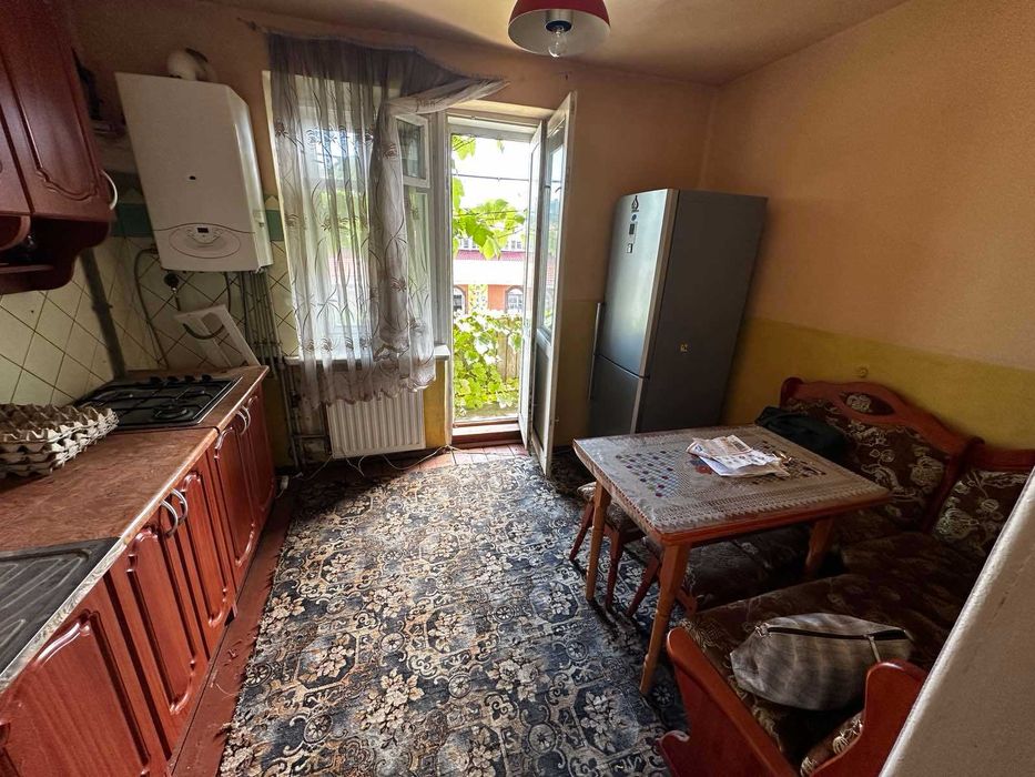 Продається 2 кімнатна квартира в м. Тячів