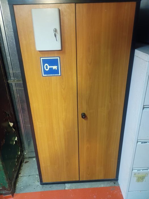 Szafa ubraniowa za darmo na działkę do garażu