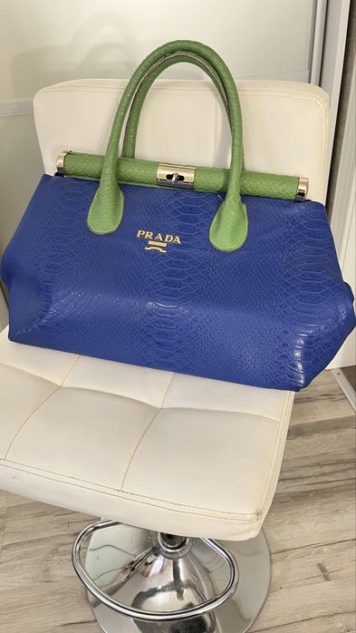 Продам сумку-саквояж Prada