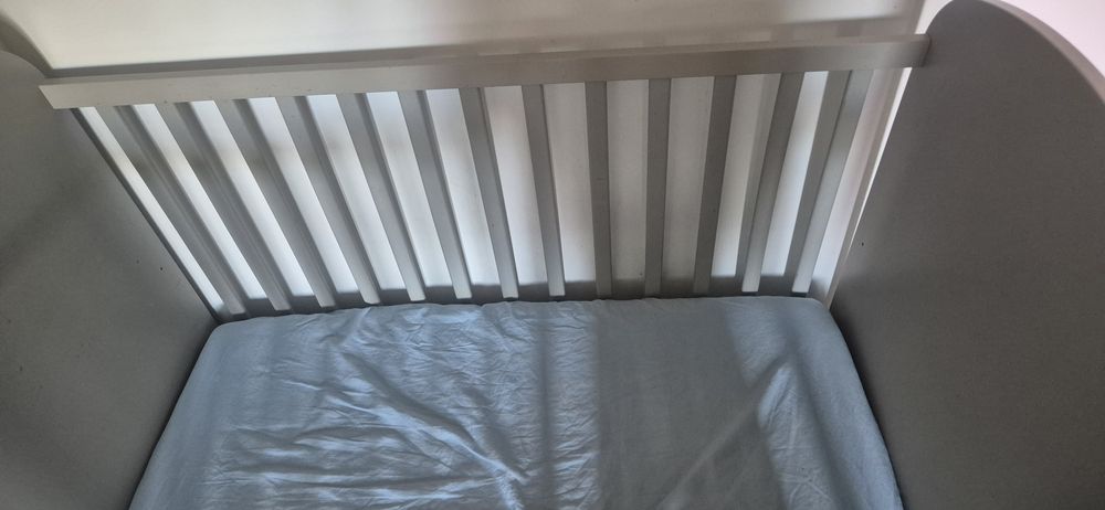 Oddam łóżeczko Ikea z szufladami