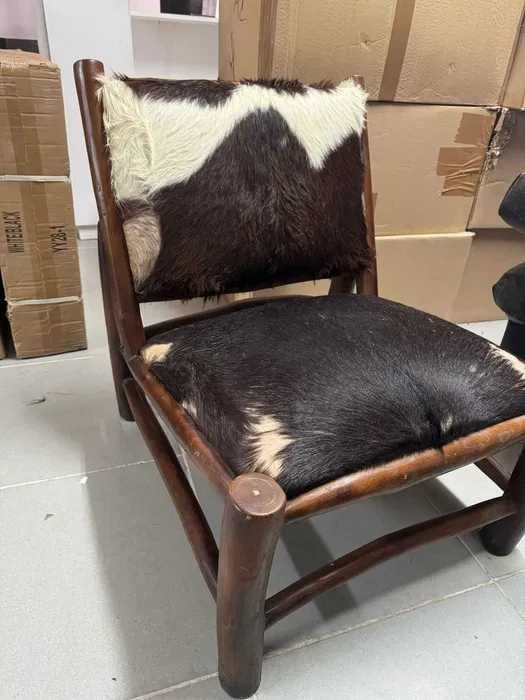 Cadeira Rústica em Madeira com Estofos em Pele de Vaca