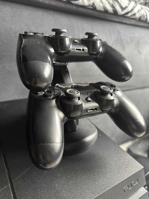 PlayStation4 fat 1TB + 2 pady + kierownica Hori + 10 gier