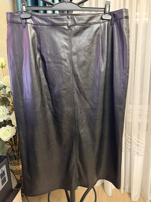 Юбки экокожа, чёрные и змеиный принт