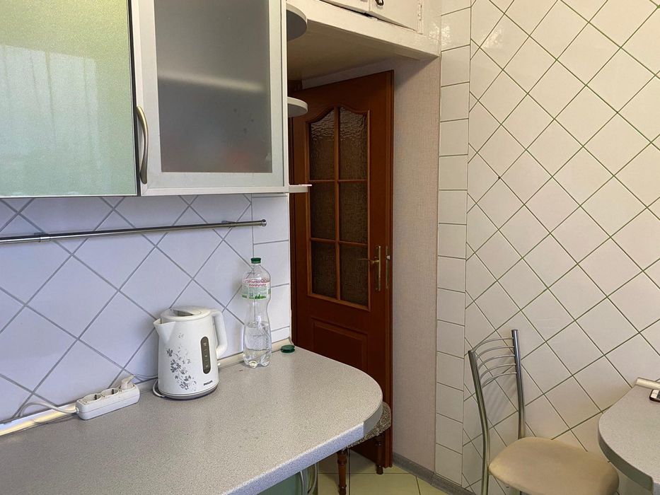 Сдам комфортабельную комнату для 1го  парня м.Позняки Ахматова