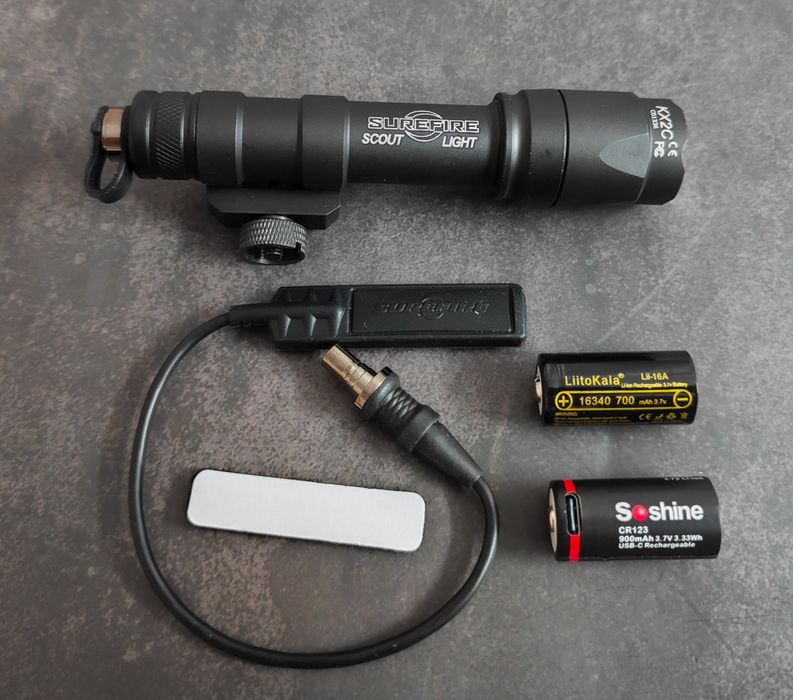 Surefire M600C тактичний ліхтар для зброї з виносною кнопкою
