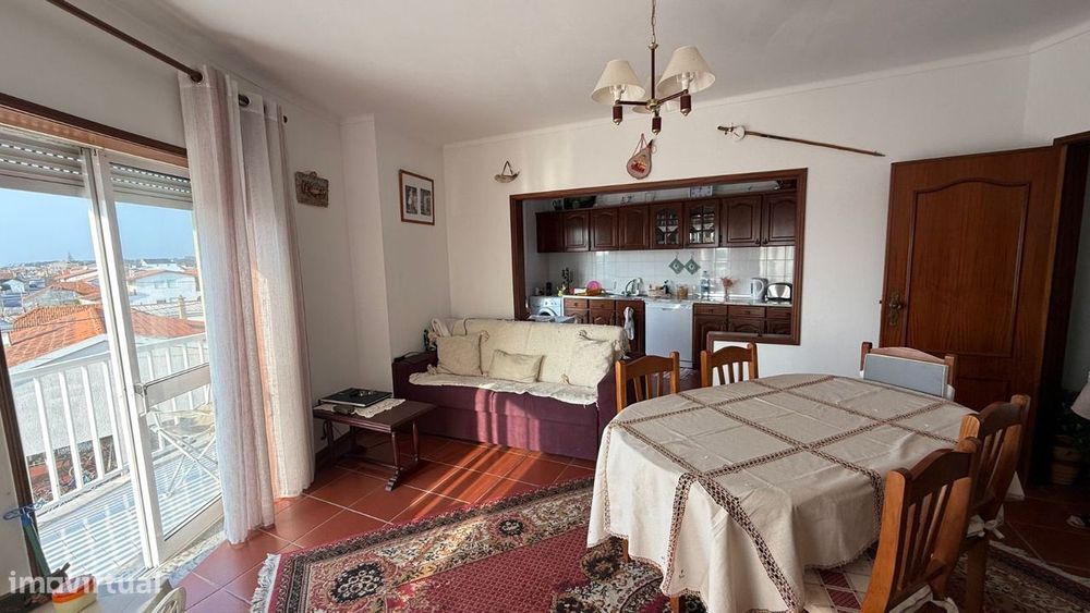 Apartamento T2 com arrumo varanda e vistas de ria. A 2 minutos da p...