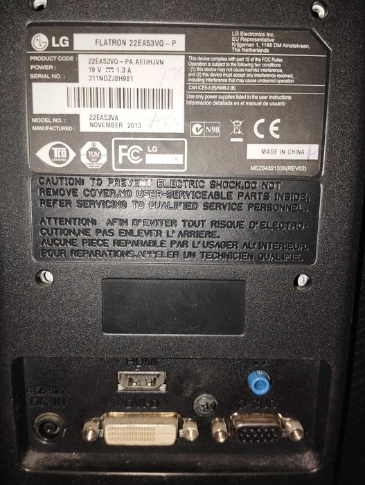 PC completo com torre, monitor teclado e rato