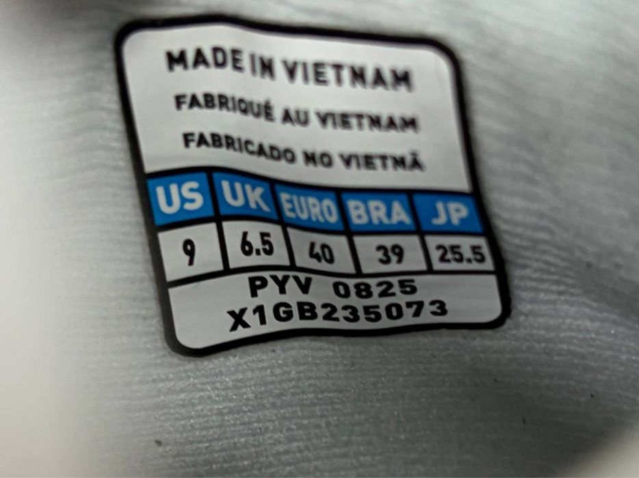 Волейбольні кросівки mizuno