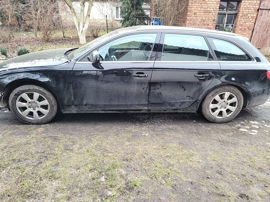 Audi A4 B8 uszkodzona