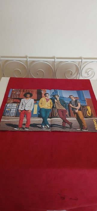 Poster Like Us, novo