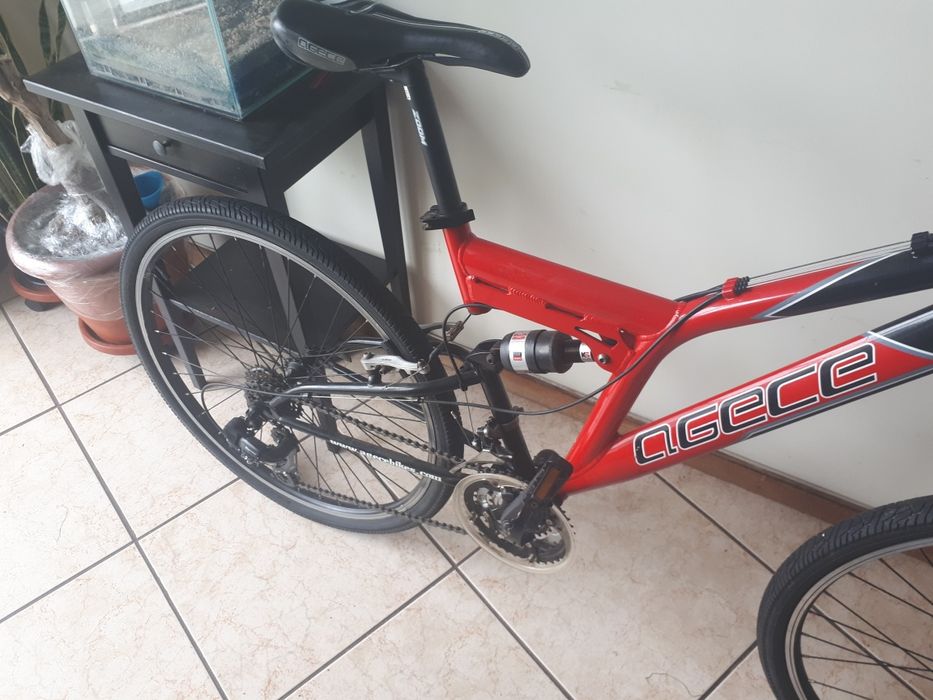 Bicicleta de montanha em muito bom estado