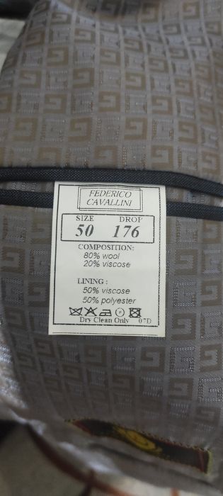 Продам костюм 2ка  52 розмір