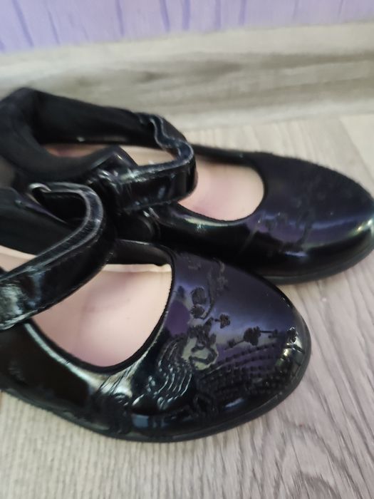 Продам дитячі туфлі /черевички 28 р.