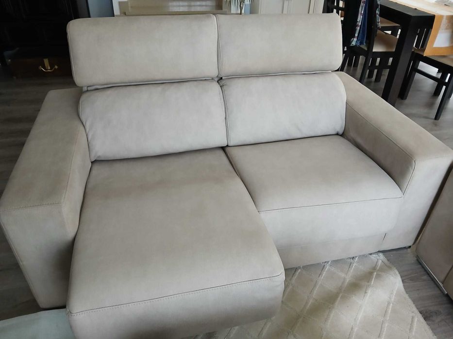 Sofá 2 lugares, beige extensível, estofo lavável