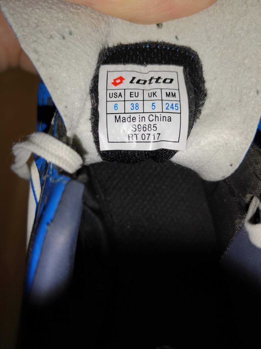 Buty sportowe halowe firmy Lotto roz.38