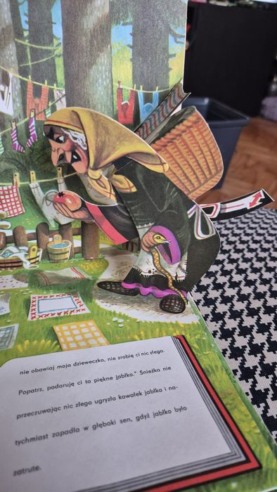 Vojtech Kubasta 1983 rok Królewna Śnieżka rozkładana książeczka PRL