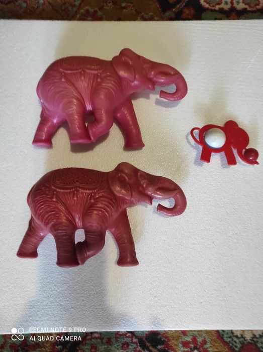 Пластмасові  слони