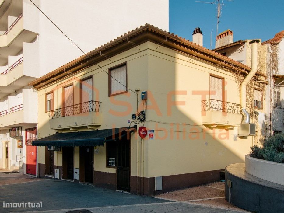 Mixed building comprising commercial space and a 2-bedroom apartment plus 1 room - Center of Pombal...