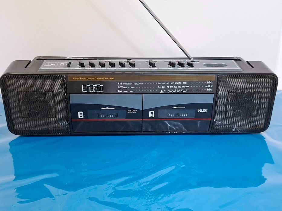 Aparelhagem Radia mais duplo deck de cassete made in Japan,  com rádio e deck duplo de cassetes | Estado novo funciona muito bem