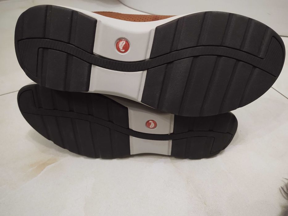Skórzane brązowe CLARKS nr 42 jak nowe