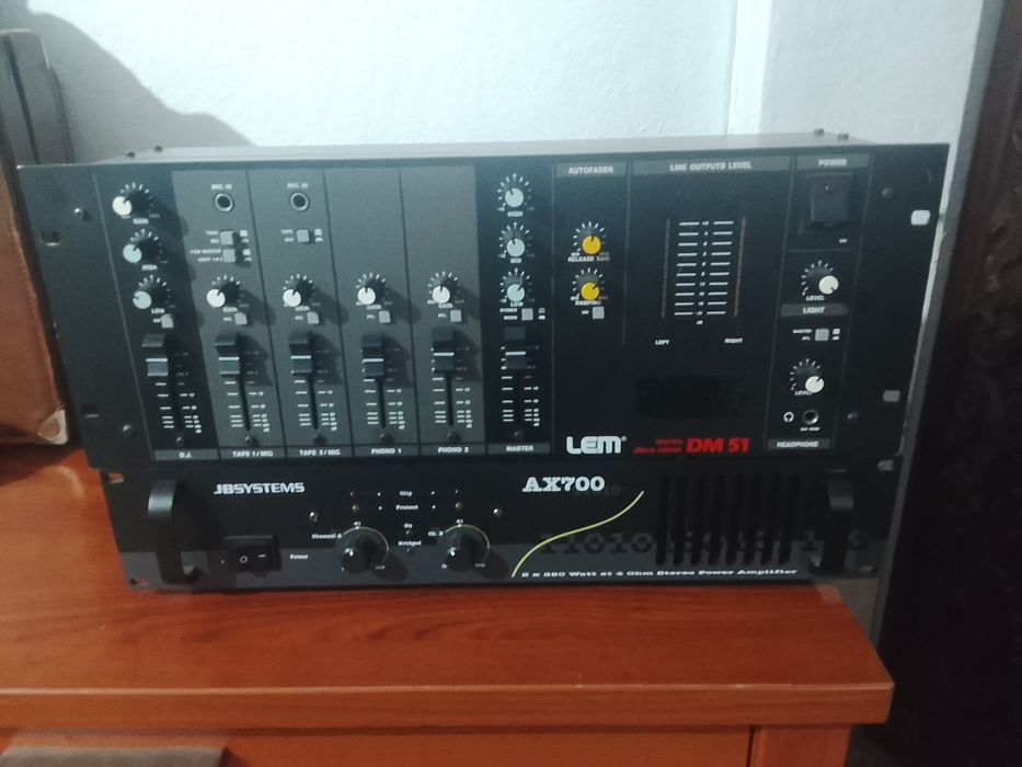 Mesa de som mais amplificador