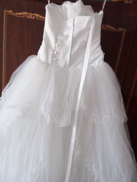 Продам весільну сукню
