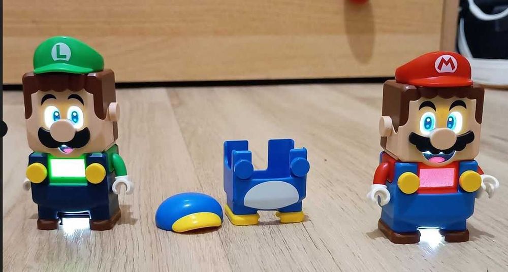 Figuras interativas originais do LEGO Super Mario e LEGO Luigi