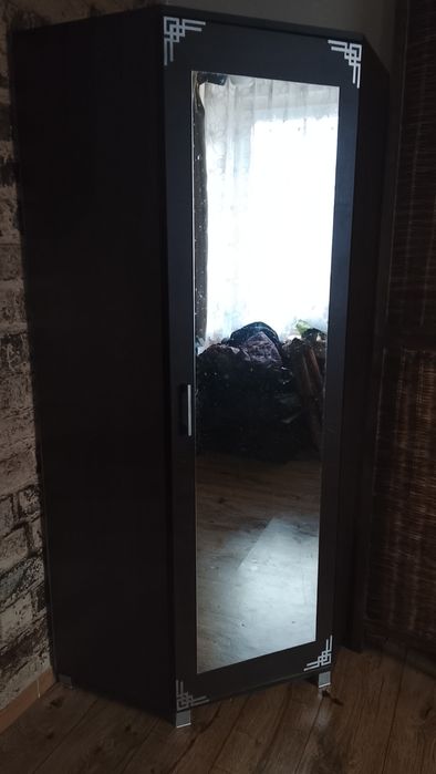 Kąplet szafa i 2 słupki.
