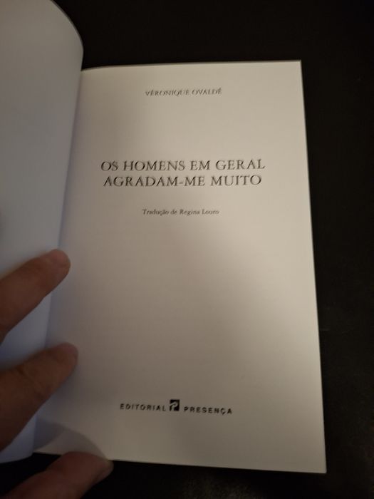 Livro Os Homens em Geral Agradam-me Muito — Véronique Ovaldé. Pouco ou nada manuseado.