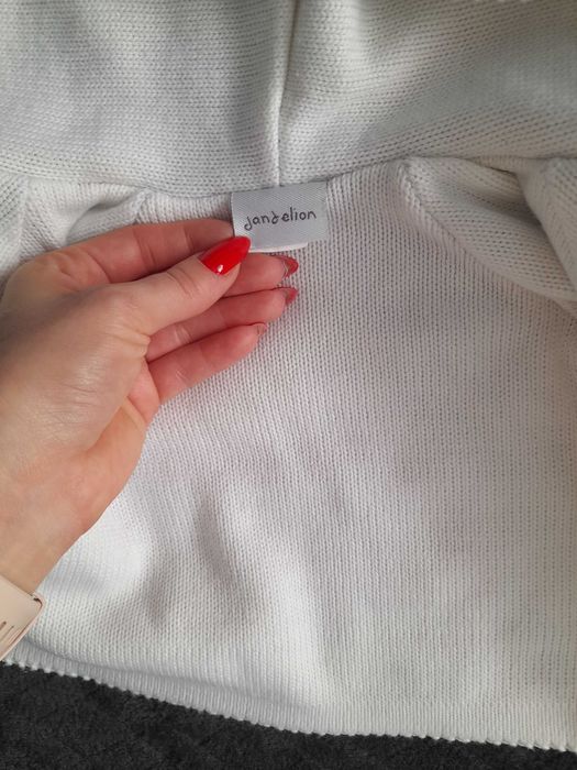 Słodki sweterek dla noworodka