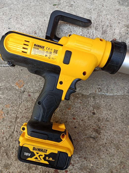 Pistolet do silikonu DeWalt z baterią 5.0ah