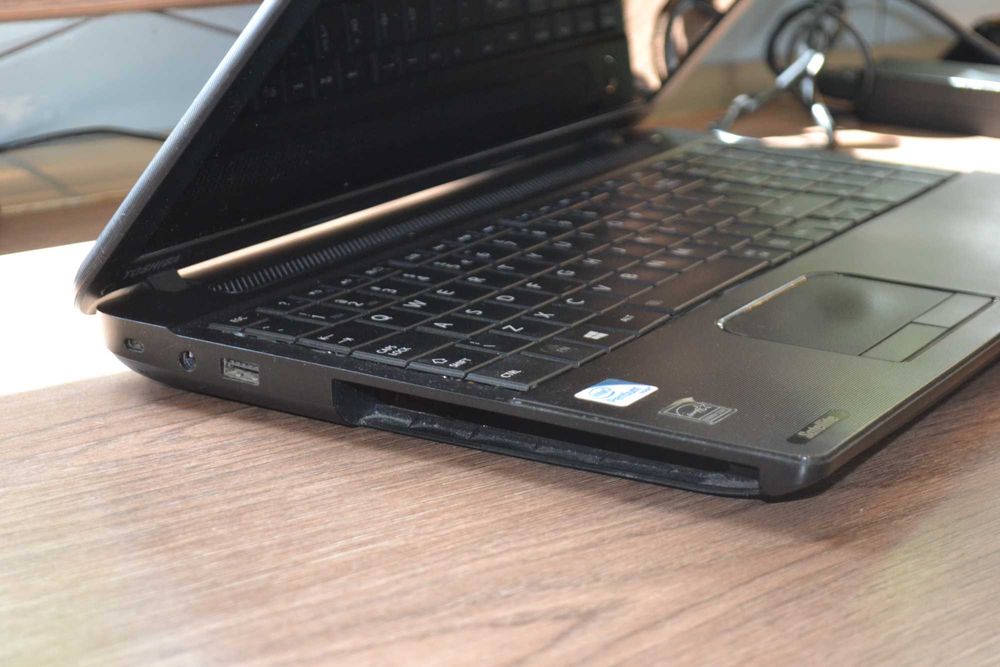 Toshiba C50-A Pentium 2020M / 4gb Ram / 320gb HDD / Windows 10