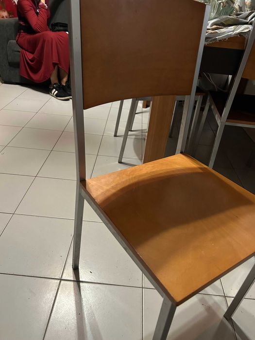 Mesa de Jantar castanha e cinzenta com 4 cadeiras