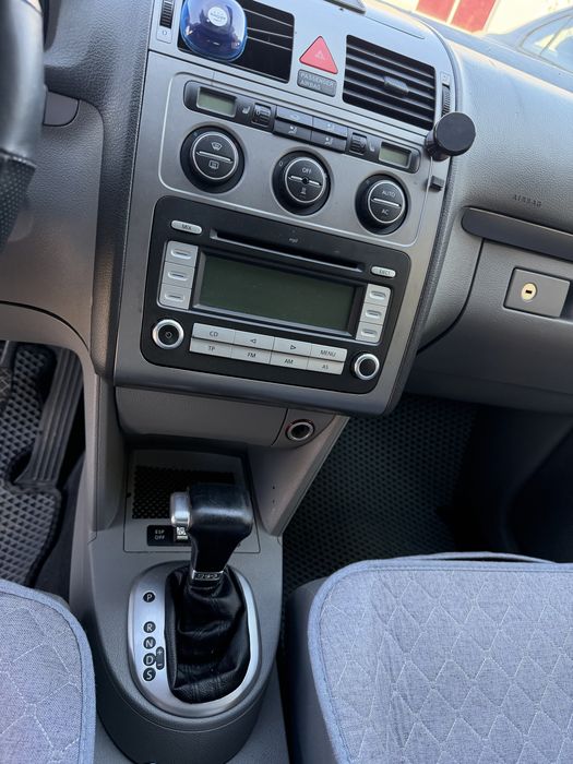 Volkswagen Touran ( Avtomat )