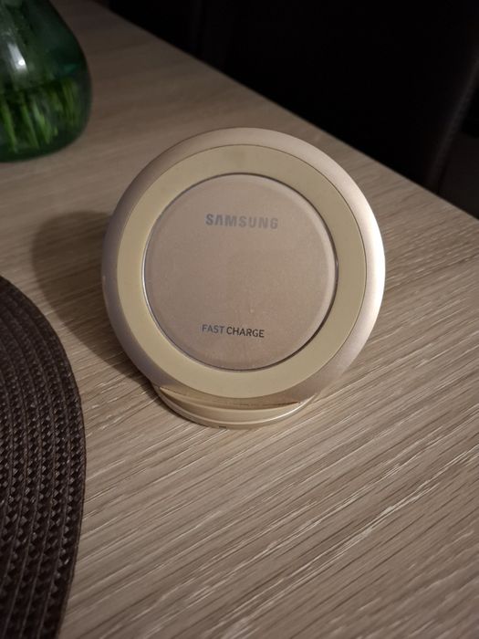 Ładowarka indukcyjna samsung.