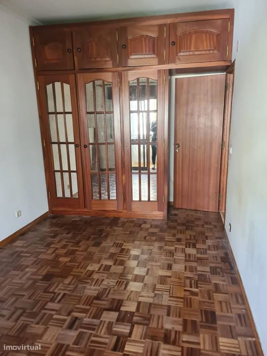 Apartamento T3, parcialmente mobilado. Pragal - Almada.