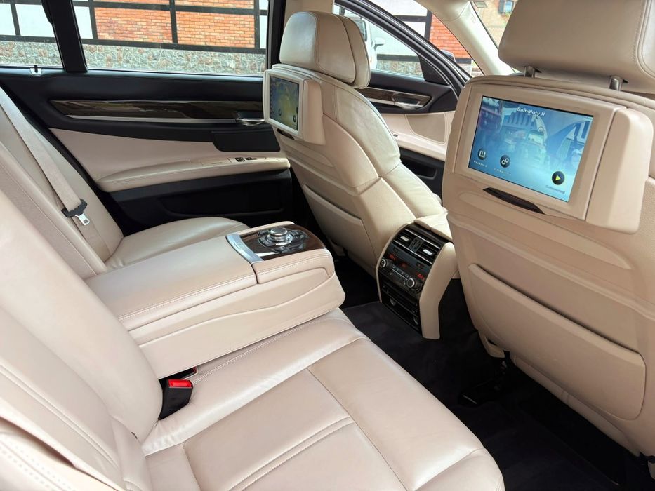 BMW 740 3.0D 303KM | PREMIUM | Bogate Wyposażenie | Bez Wkładu
