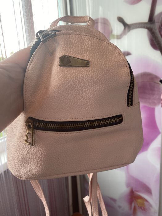 Продам сумки ,розбираю шкаф