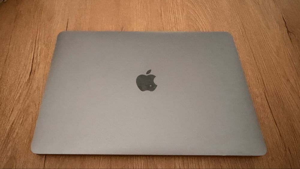 MacBook Air M1 2020 | 8GB RAM | Silver | Bardzo dobry stan | Komplet
