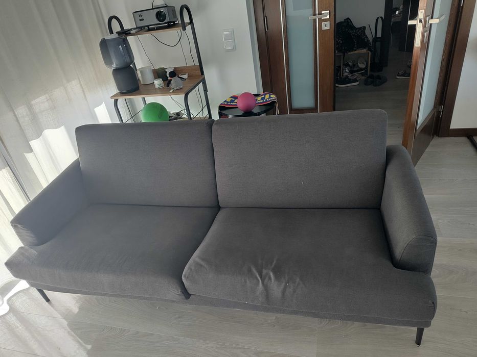 Sofá cinzento de 2 lugares