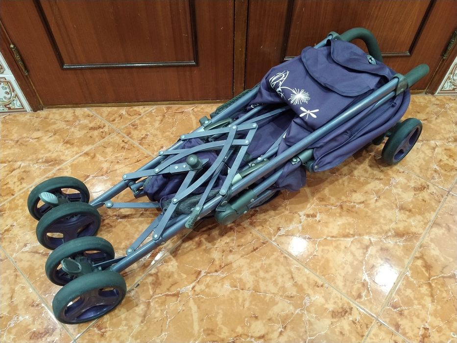 Carrinho bengala para bebé criança casa quarto apartamento vivenda.